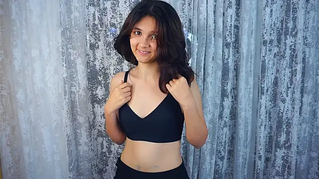 KiaConfrey - Pull my straps lower
