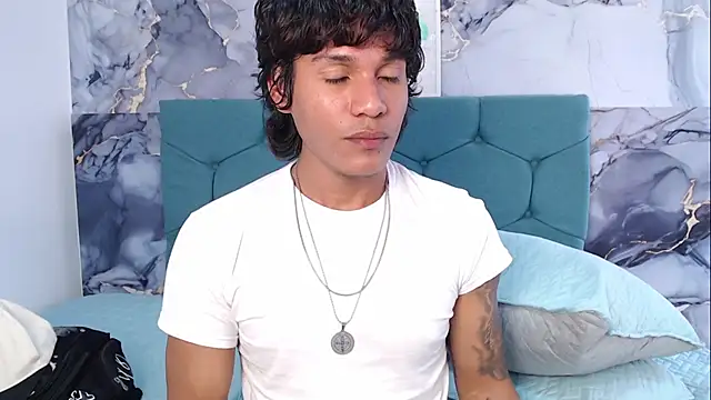 MaximilianRoth's Live XXX Chat