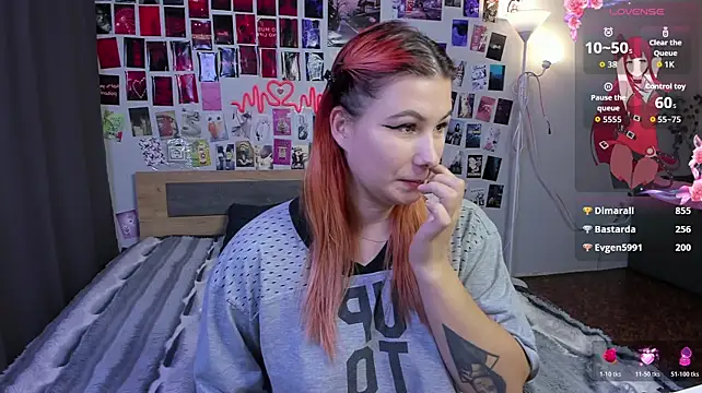 Ulya1smitt - I fuck my ass with my fingers and a dild