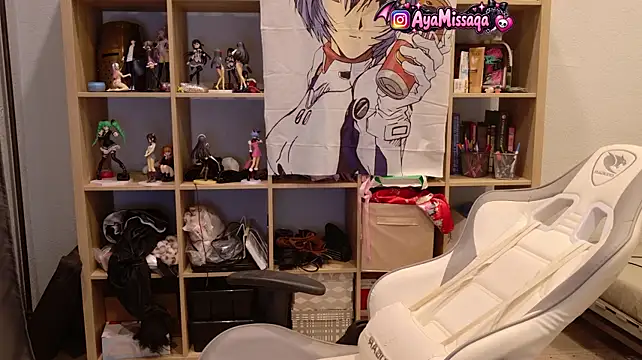 Qelvrix - dildo in pussy