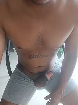 Chatroom XXX en direct de Nucita_777