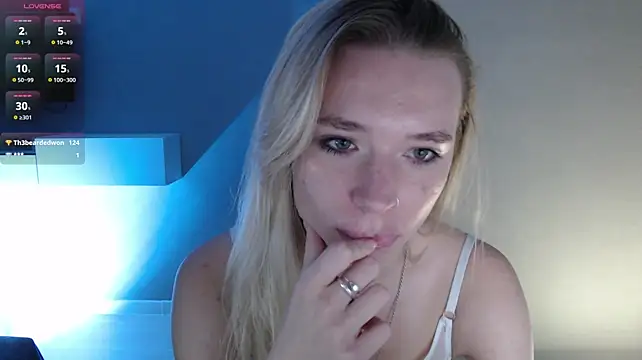 Emily_Hartt webcam show