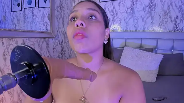 MayaCroos live XXX chat