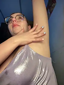 CoraVibes live XXX chat