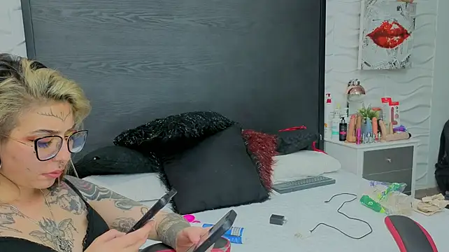 Chat XXX en directo de inkedsinners_