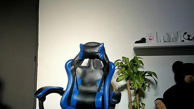 RikyAaron XXX чат на живо