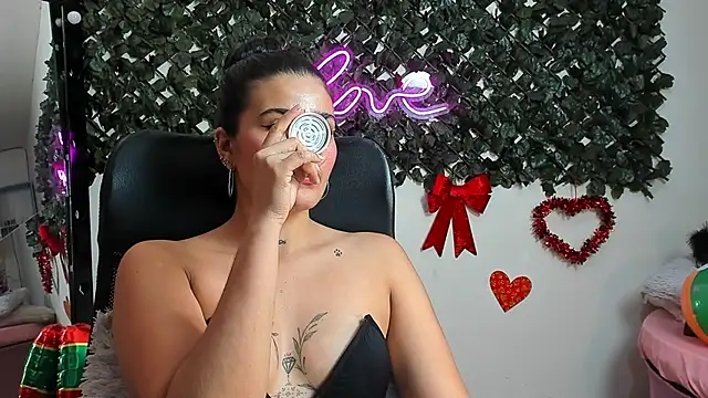 DestinyHills' Live XXX Chat