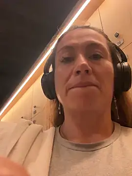 Angelitasexy81 - Open boobs at locker room male and femal