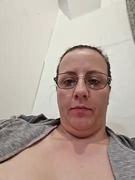 Goodass7 live XXX chat