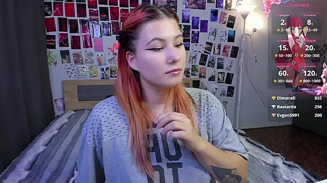 Ulya1smitt - I fuck my ass with my fingers and a dild