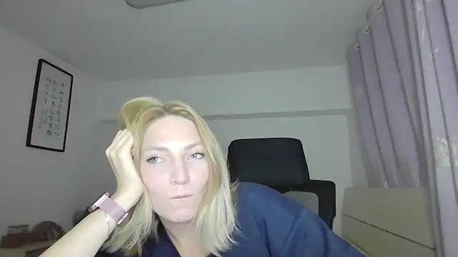 צ'אט XXX בשידור חי של DaciaHefferman