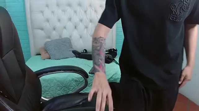 XXX chat uživo modela jay_kurt