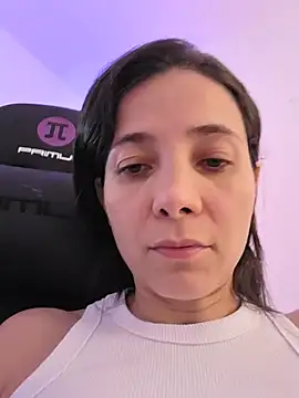 miaeyex XXX чат на живо