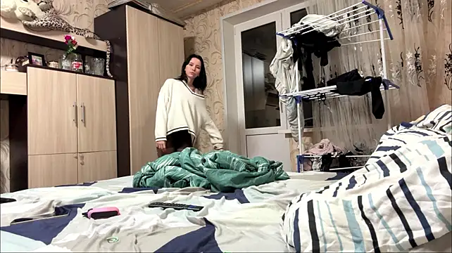 ClaudeBlitz - make one cut in the tights <3