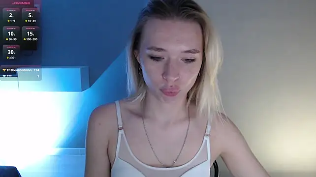Show modela Emily_Hartt na web-kameri