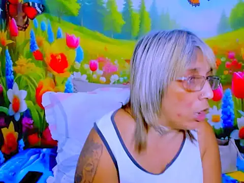 indianroxy's Live XXX Chat