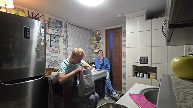 Вебкам-шоу Vuitton