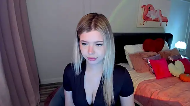 FollowLovee Live XXX Chat