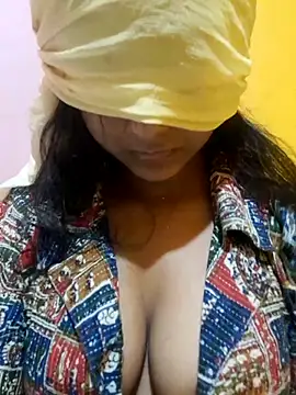 UrvashiCanvas123's Live XXX Chat