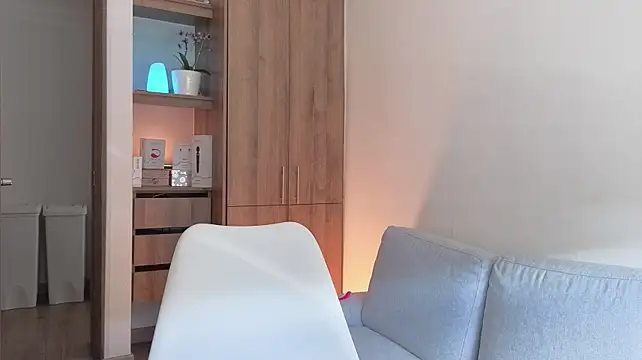 Monica-Bello live XXX chat