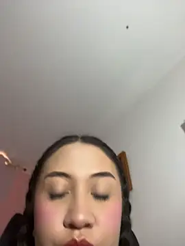 Melody_Fox26 Adlı Modelin Canlı XXX Sohbeti