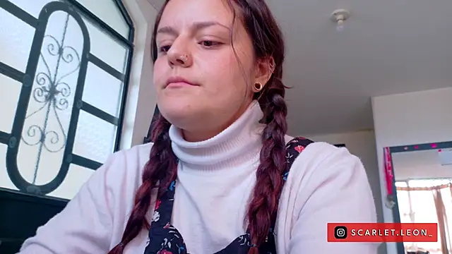 Scarletleon77 live XXX chat