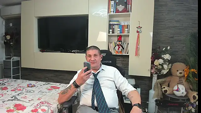 SpartacusDaddy48 live XXX chat