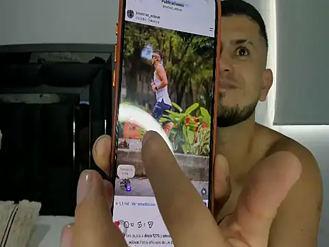 Pertunjukan Kamera Web TomasEvenson
