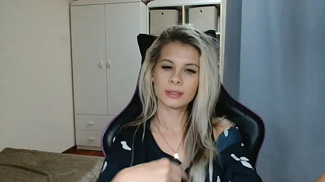 XXX chat uživo modela KristineGlow