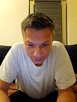 tomek84 live XXX chat