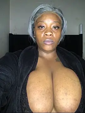 BigJugsCandyxx – Live XXX-chat