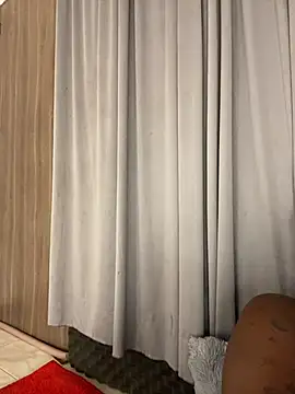 emilyrojas élő XXX-chatje