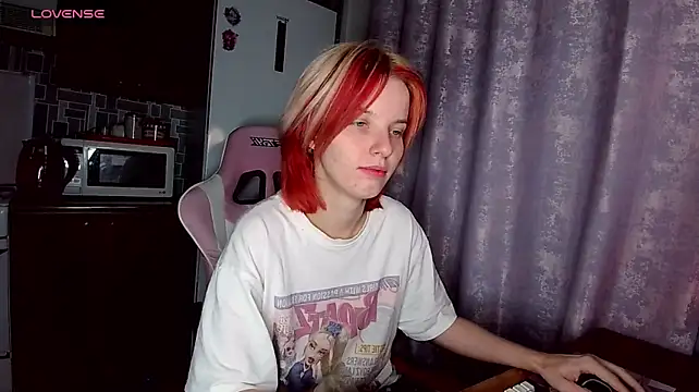 Madelaineses live XXX chat