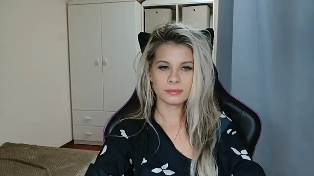 KristineGlow live XXX chat