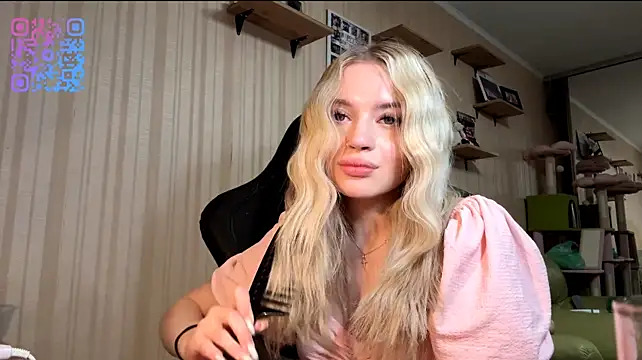 KieraMoynahan live XXX chat