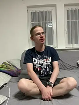 XXX chat uživo modela YoungSebi