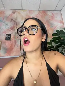 Pokazy przed kamerką – TopDollXXX