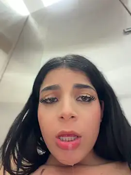 Chat +18 de ArieliciousXXX ao vivo