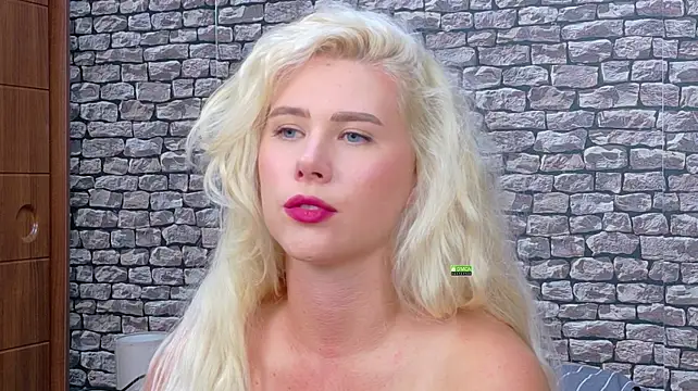 CuteBlondeMe live XXX chat