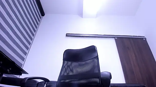 XXX chat uživo modela LeilaSmith_