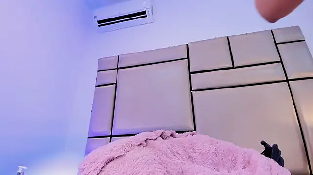 KiraHex_'s Live XXX Chat