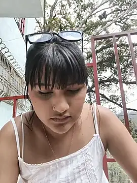 Emily-7's Live XXX Chat