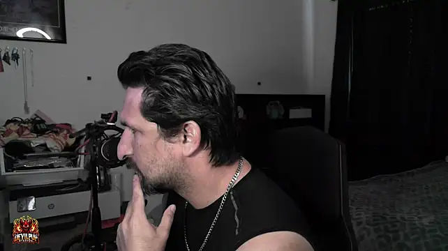 DevilPup75_ Chat XXX in diretta