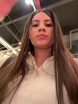 Nicolle_v's Live XXX Chat