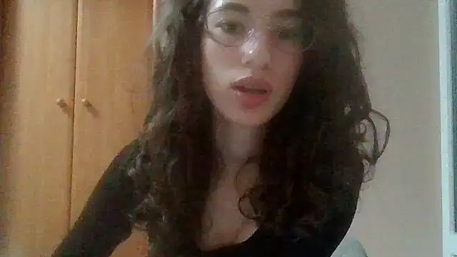 CrystalDolls' Live XXX Chat
