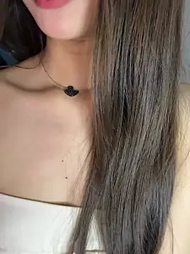 Yiyina_17 live XXX chat