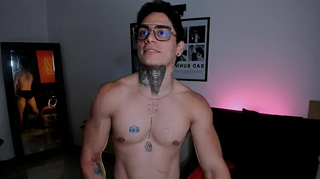 XXX chat uživo modela Simon_cortes