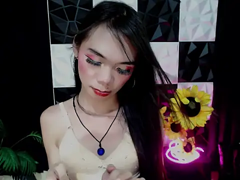 Pokazy przed kamerką – SKINNYasianSLUTs
