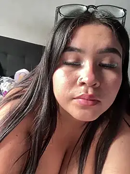Chat +18 de LunnaMoretii2 ao vivo