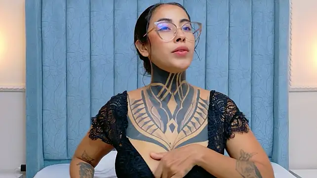 Chat +18 de NicoleBlum ao vivo
